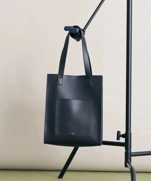 koe（コエ）の「フロントポケットスクエアトート（トートバッグ・レディース・オレンジ/アイボリー/ホワイト/ライトブルー/ブラック・FREE）」の4枚目の写真