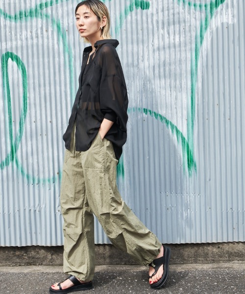 Auntie Rosa Holiday（アンティローザホリデー）の「ジョーゼットシアーレギュラーカラーシャツ（シャツ/ブラウス・レディース・ピンク/オフホワイト/ブルー/ブラック・FREE）」の3枚目の写真