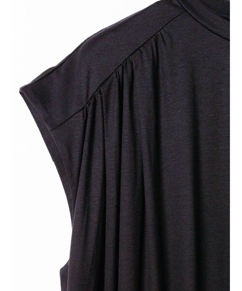 MIDIUMISOLID（ミディウミソリッド）の「ギャザーストレートワンピース（ワンピース・レディース・ブラック/ベージュ/ネイビー・FREE）」の13枚目の写真