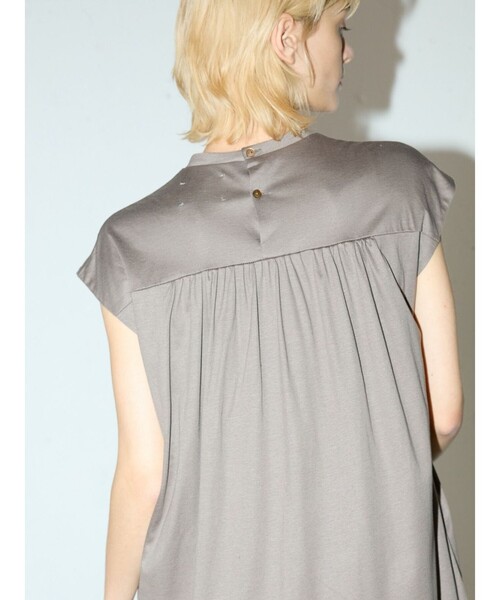 MIDIUMISOLID（ミディウミソリッド）の「ギャザーストレートワンピース（ワンピース・レディース・ブラック/ベージュ/ネイビー・FREE）」の19枚目の写真