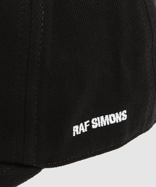 RAF SIMONS（ラフシモンズ）の「Cap wit R embroidery（キャップ・メンズ・ブラック・OS）」の4枚目の写真