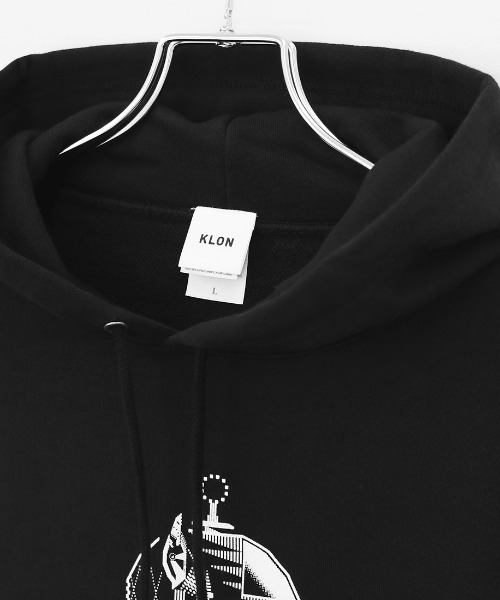 KLON（クローン）の「KLON ILLUSTRATION collab:R11R[beginning]@helmippe PARKA（パーカー・メンズ・ブラック・L size/M size）」の8枚目の写真