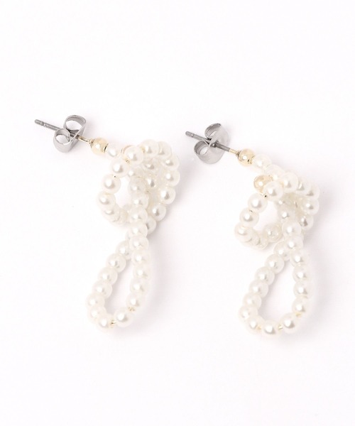 GLOBAL WORK（グローバルワーク）の「ノットデザインピアス/一部店舗限定/189305（ピアス（両耳用）・レディース・オフホワイト/ホワイト・FREE）」の2枚目の写真