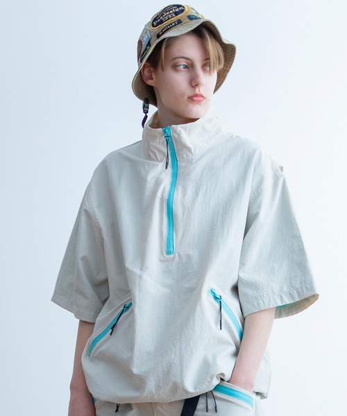 Universal Style Wear(ユニバーサルスタイルウェア)の「Universal Style Wear ハーフジップ スタンド アノラック(その他トップス・メンズ・ブラック/パープル/オフホワイト/グリーン・LARGE/MEDIUM/X-LARGE)」の2枚目の写真