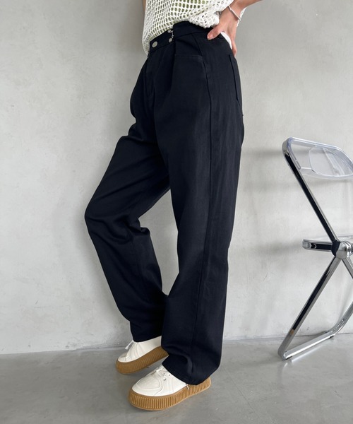 CLEA(クレア)の「タックデザイン ストレートカラーデニムパンツ(デニムパンツ・レディース・ピンク/ホワイト/サックスブルー/ブラック/ブルー・L/M)」の7枚目の写真
