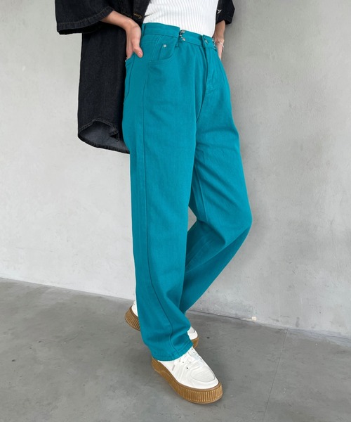 CLEA(クレア)の「タックデザイン ストレートカラーデニムパンツ(デニムパンツ・レディース・ピンク/ホワイト/サックスブルー/ブラック/ブルー・L/M)」の20枚目の写真