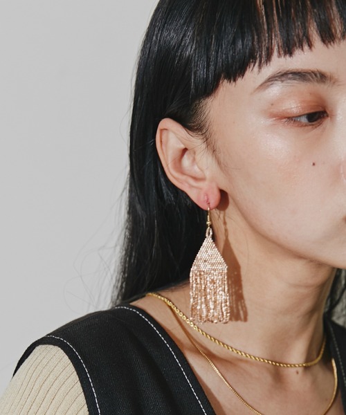 ROSE BUD(ローズバッド)の「(Ink+Alloy)ビーズフリンジピアス(ピアス(両耳用)・レディース・ピンク/ブルー/ゴールド・FREE)」の3枚目の写真