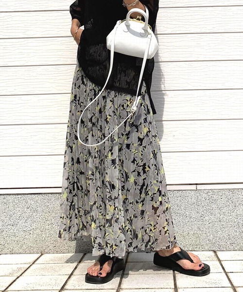 Q（キュー）の「アクセントフラワープリーツスカート（スカート・レディース・ブラック系/ブルー系・MEDIUM）」の2枚目の写真