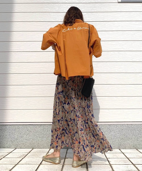 Q（キュー）の「アクセントフラワープリーツスカート（スカート・レディース・ブラック系/ブルー系・MEDIUM）」の5枚目の写真