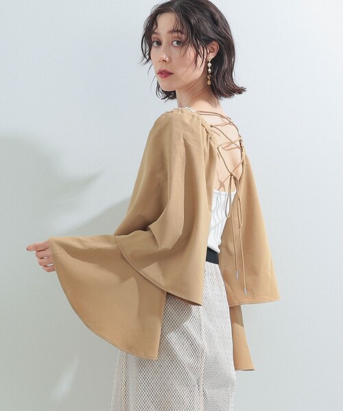 Ray BEAMS（レイビームス）の「Ray BEAMS / フレア アーム ボレロ（カーディガン/ボレロ・レディース・ベージュ/ブラック・ONE SIZE）」の2枚目の写真