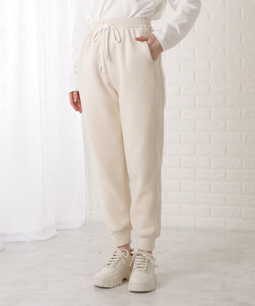 DAYRA(デイラ)の「ワンポイント付ベーシックスウェットパンツ(スウェットパンツ・レディース・グリーン/ブラック/アイボリー/グレー・M/S/XL)」の2枚目の写真