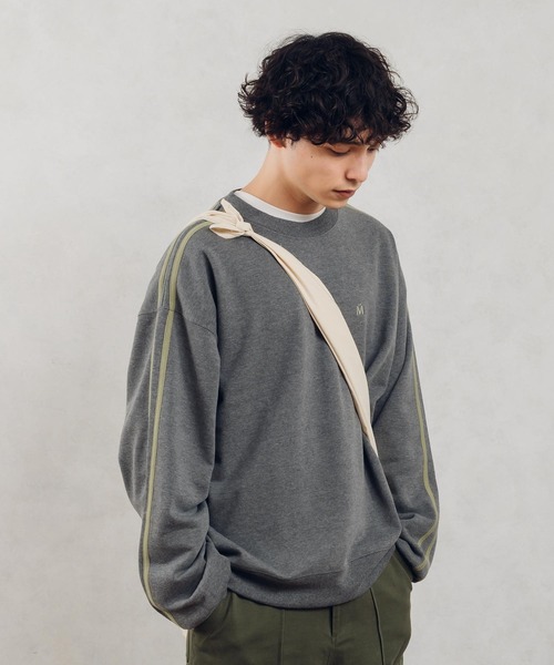 MUHET(ミュエータ)の「袖ライン入りスウェット(スウェット・レディース・チャコールグレー/ブラウン/グリーン・MEDIUM/X-LARGE)」の2枚目の写真