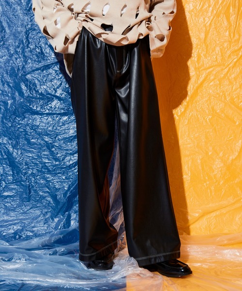 Adoon plain(アドーンプレーン)の「fake leather wide pants(その他パンツ・メンズ・ブラック/ブロンズ・SMALL/LARGE/MEDIUM)」の3枚目の写真
