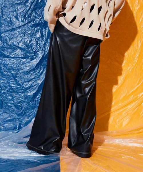 Adoon plain(アドーンプレーン)の「fake leather wide pants(その他パンツ・メンズ・ブラック/ブロンズ・SMALL/LARGE/MEDIUM)」の4枚目の写真
