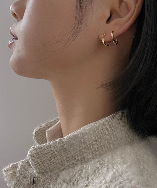 almo（アルモ）の「シングルツイストリングミニフープピアス/ペア(RO)（ピアス（両耳用）・メンズ・ゴールド/シルバー・FREE）」の2枚目の写真