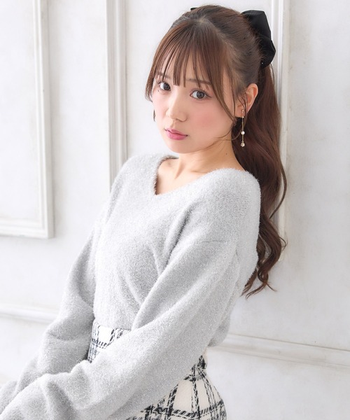 INGNI（イング）の「Vネックフェザーヤーンラメニット（ニット/セーター・レディース・アイボリー/ピンク/ブルー・M）」の2枚目の写真