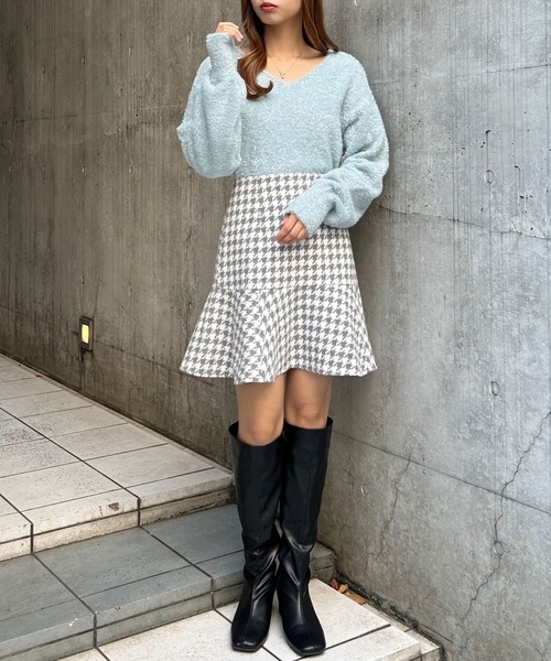 INGNI（イング）の「Vネックフェザーヤーンラメニット（ニット/セーター・レディース・アイボリー/ピンク/ブルー・M）」の16枚目の写真