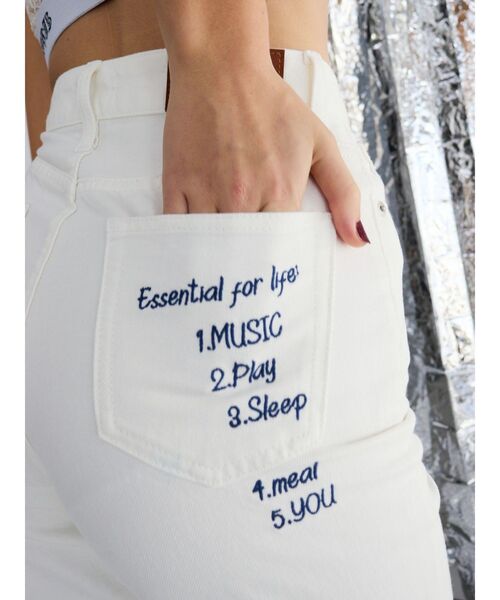 EVRIS（エヴリス）の「グラフィックデザインデニムパンツ（デニムパンツ・レディース・ホワイト/ブルー・MEDIUM/SMALL）」の2枚目の写真