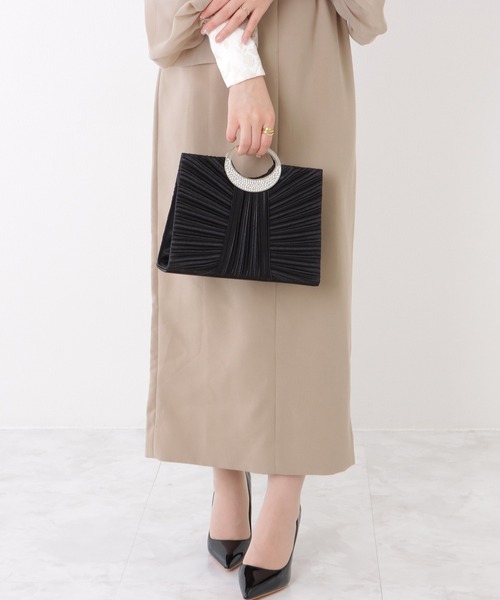 Lace Ladies(レースレディース)の「ビジュー付き スクエア プリーツ ハンド バッグ(クラッチバッグ・レディース・アイボリー/ブラック・FREE)」の8枚目の写真