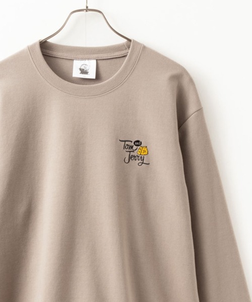 Tom&Jerry(トムアンドジェリー)の「Tom and Jerry ポンチ素材 バックエンボストレーナー(スウェット・メンズ・ブラック/ベージュ・M/L/XL)」の2枚目の写真