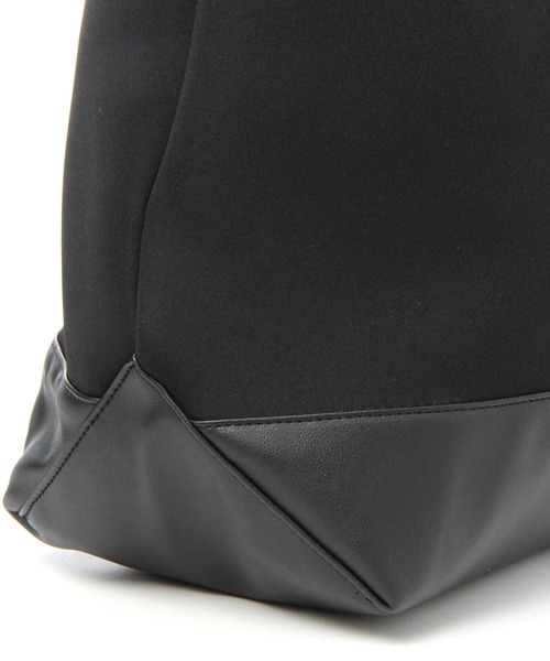 LAKOLE（ラコレ）の「ネオプレーンシンプルトートバッグ / 996077（トートバッグ・メンズ・ブラック/サンドグレー/チャコール・FREE）」の12枚目の写真