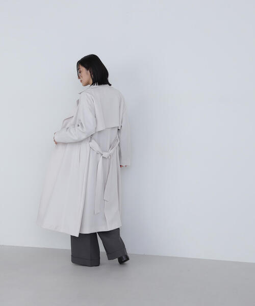 NATURAL BEAUTY BASIC（ナチュラルビューティーベーシック）の「◇【美人百花掲載】＜パウダリーツイルシリーズ＞ベルテッドコート（トレンチコート・レディース・ベージュ/グレー/オフホワイト・SMALL/MEDIUM）」の19枚目の写真