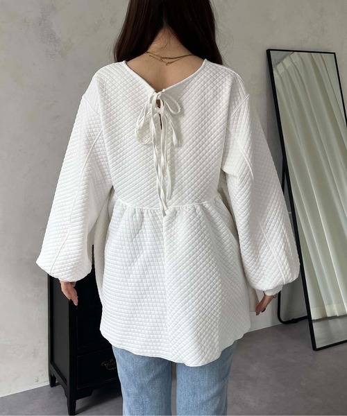 prose verse(プロズヴェール)の「バックリボンキルティングペプラムトップス(Tシャツ/カットソー・レディース・オフホワイト/ブラック・MEDIUM)」の7枚目の写真