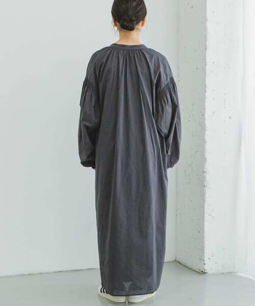 ITEMS URBANRESEARCH（アイテムズ アーバンリサーチ）の「ボイルボリュームワンピース（ワンピース・レディース・チャコールグレー/アイボリー/グリーン・FREE）」の8枚目の写真