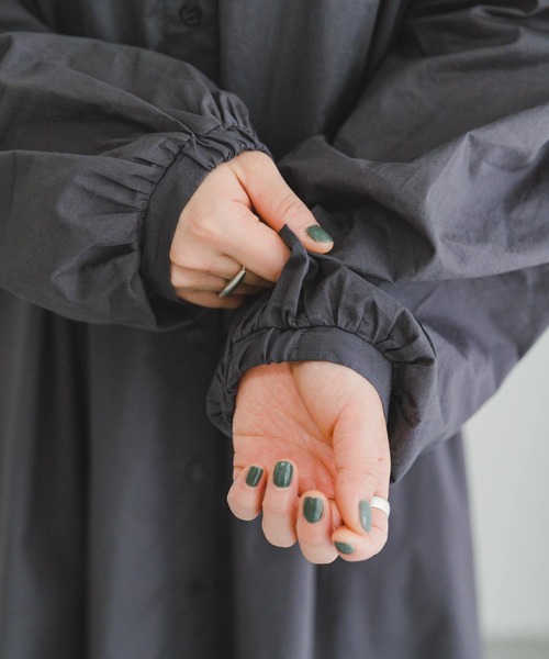 ITEMS URBANRESEARCH（アイテムズ アーバンリサーチ）の「ボイルボリュームワンピース（ワンピース・レディース・チャコールグレー/アイボリー/グリーン・FREE）」の10枚目の写真