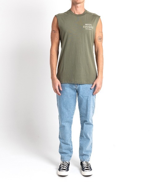 DEUS EX MACHINA（デウスエクスマキナ）の「CHROME MUSCLE（タンクトップ・メンズ・ネイビー/グリーン系その他・MEDIUM/LARGE）」の2枚目の写真