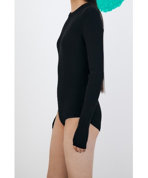 ENFOLD(エンフォルド)の「リブクルーボディースーツ(ニット/セーター・レディース・ダークネイビー/ブラック・38)」の5枚目の写真