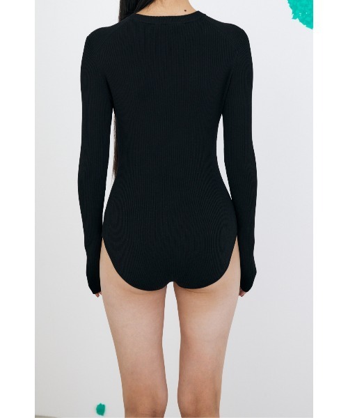 ENFOLD(エンフォルド)の「リブクルーボディースーツ(ニット/セーター・レディース・ダークネイビー/ブラック・38)」の6枚目の写真