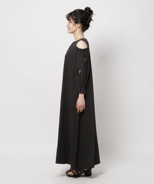 niko and...（ニコアンド）の「刺繍オフショルマキシワンピース（ワンピース・レディース・オレンジ/アイボリー/ブラック・MEDIUM/LARGE）」の14枚目の写真