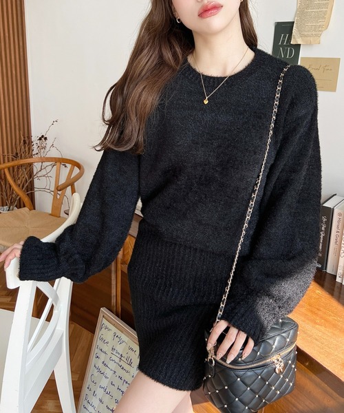 moment+（モーメントプラス）の「6Gフェザーヤーンタイトニット