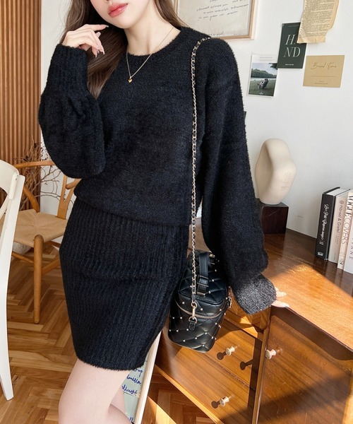 moment+（モーメントプラス）の「6Gフェザーヤーンタイトニット