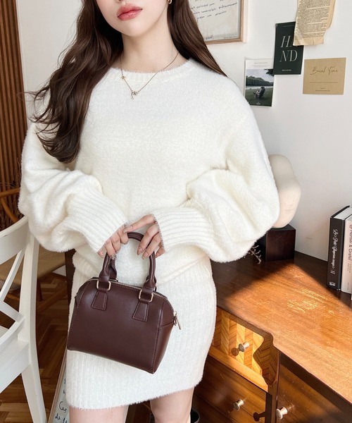 moment+（モーメントプラス）の「6Gフェザーヤーンタイトニット