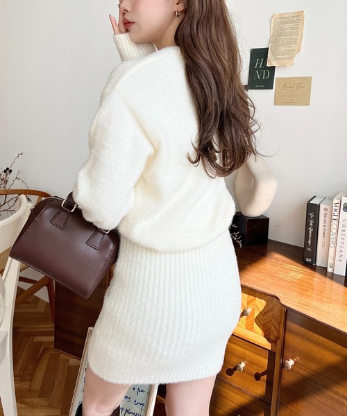 moment+（モーメントプラス）の「6Gフェザーヤーンタイトニット