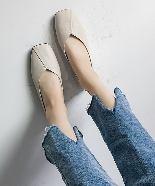 c.u.l（シーユーエル）の「Vカット フラットシューズ スクエアトゥ culs89（バレエシューズ・レディース・キャメル/ブラック/アイボリー・36/37/38/39）」の10枚目の写真