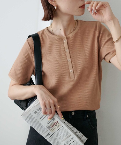 DISCOAT（ディスコート）の「【29色展開/多色買い】ワッフルリングドット半袖Tシャツ《WEB限定》（Tシャツ/カットソー・レディース・ホワイト/チャコールグレー/ブラック/グレー/ピンク/オレンジ/アイボリー/ブラック×ホワイト/ホワイト系その他/ベージュ系その他/グレー×ホワイト/ライトベージュ/ベージュ/ネイビー/ピンク系その他/ブラウン/サーモンピンク/ダークブルー/グレー系その他2/グリーン系その他/ミント/ブルー系その他/ピンク系その他2/グレイッシュベージュ/カーキ/ブラック系その他2/オレンジ系その他/ホワイト系その他2/ブラック系その他3・MEDIUM）」の14枚目の写真