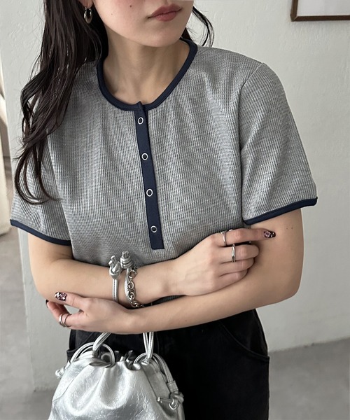 DISCOAT（ディスコート）の「【29色展開/多色買い】ワッフルリングドット半袖Tシャツ《WEB限定》（Tシャツ/カットソー・レディース・ホワイト/チャコールグレー/ブラック/グレー/ピンク/オレンジ/アイボリー/ブラック×ホワイト/ホワイト系その他/ベージュ系その他/グレー×ホワイト/ライトベージュ/ベージュ/ネイビー/ピンク系その他/ブラウン/サーモンピンク/ダークブルー/グレー系その他2/グリーン系その他/ミント/ブルー系その他/ピンク系その他2/グレイッシュベージュ/カーキ/ブラック系その他2/オレンジ系その他/ホワイト系その他2/ブラック系その他3・MEDIUM）」の12枚目の写真