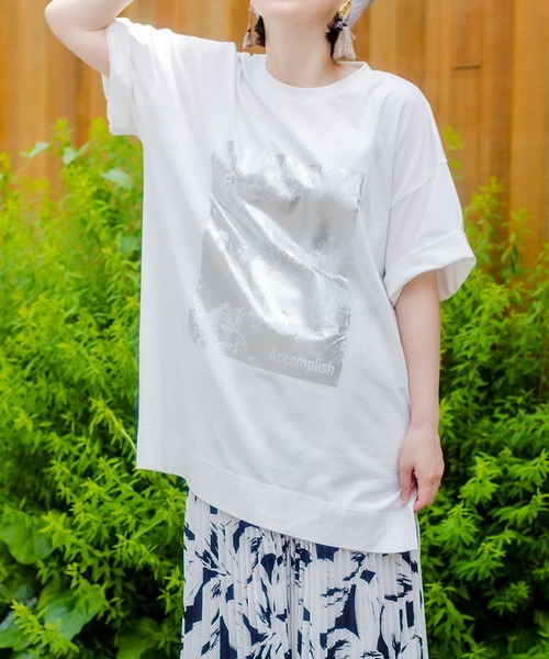OSMOSIS（オズモーシス）の「箔プリントTシャツ（Tシャツ/カットソー・レディース・ホワイト/ライトグレー/ブラック・ONE SIZE）」の2枚目の写真