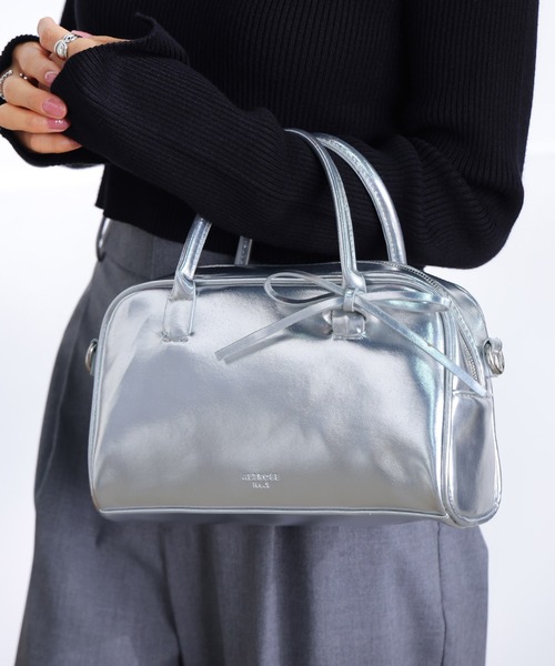 ALTROSE（アルトローズ）の「2WAY リボン ボストンバッグ フィオネ（ボストンバッグ・レディース・ブラウン/レッド/ブラック/シルバー・FREE）」の4枚目の写真