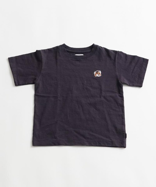 ARCH & LINE（アーチアンドライン）の「《環境配慮素材 / 日本製》100%アップサイクル素材 半袖T ナッキーワッペン [125-145cm]（Tシャツ/カットソー・キッズ・チャコールグレー/キナリ・MEDIUM/LARGE/X-LARGE）」の4枚目の写真