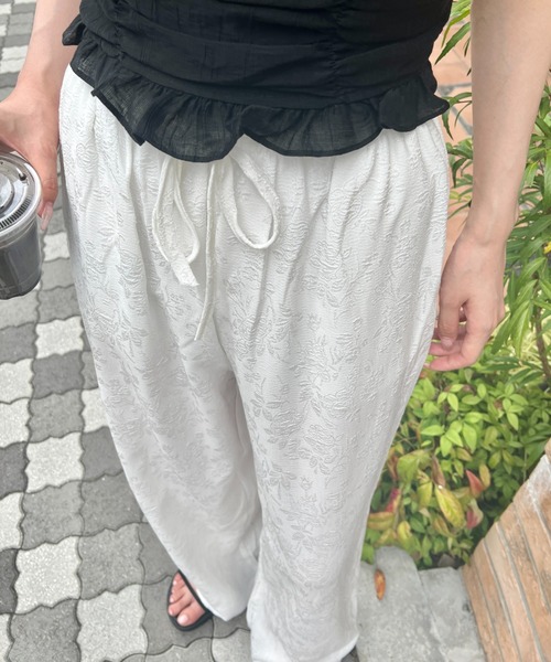 Loueme(ルエム)の「ローズジャガードワイドパンツ(その他パンツ・レディース・ホワイト/ライトブルー/ブラック・FREE)」の1枚目の写真