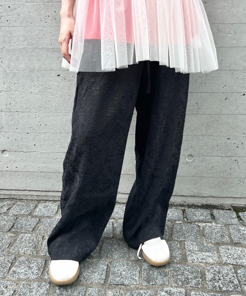 Loueme(ルエム)の「ローズジャガードワイドパンツ(その他パンツ・レディース・ホワイト/ライトブルー/ブラック・FREE)」の2枚目の写真