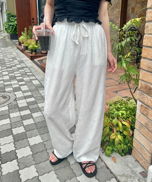Loueme(ルエム)の「ローズジャガードワイドパンツ(その他パンツ・レディース・ホワイト/ライトブルー/ブラック・FREE)」の4枚目の写真