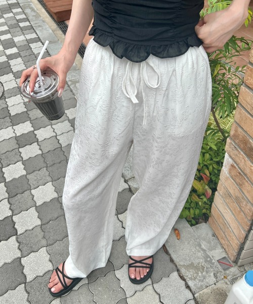 Loueme(ルエム)の「ローズジャガードワイドパンツ(その他パンツ・レディース・ホワイト/ライトブルー/ブラック・FREE)」の6枚目の写真