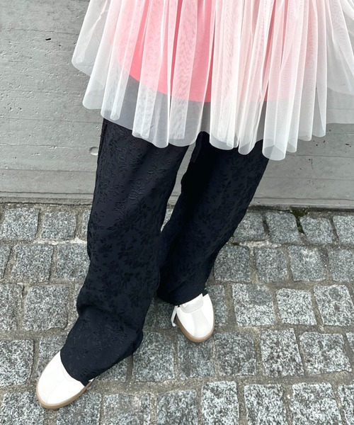 Loueme(ルエム)の「ローズジャガードワイドパンツ(その他パンツ・レディース・ホワイト/ライトブルー/ブラック・FREE)」の11枚目の写真