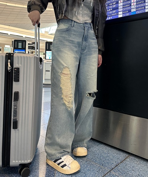 favclo.（ファブクロ）の「vintage like damage denim / ヴィンテージライクダメージデニム（デニムパンツ・レディース・ライトブルー/ブラック・LARGE/MEDIUM）」の2枚目の写真