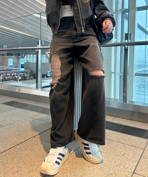 favclo.（ファブクロ）の「vintage like damage denim / ヴィンテージライクダメージデニム（デニムパンツ・レディース・ライトブルー/ブラック・LARGE/MEDIUM）」の10枚目の写真